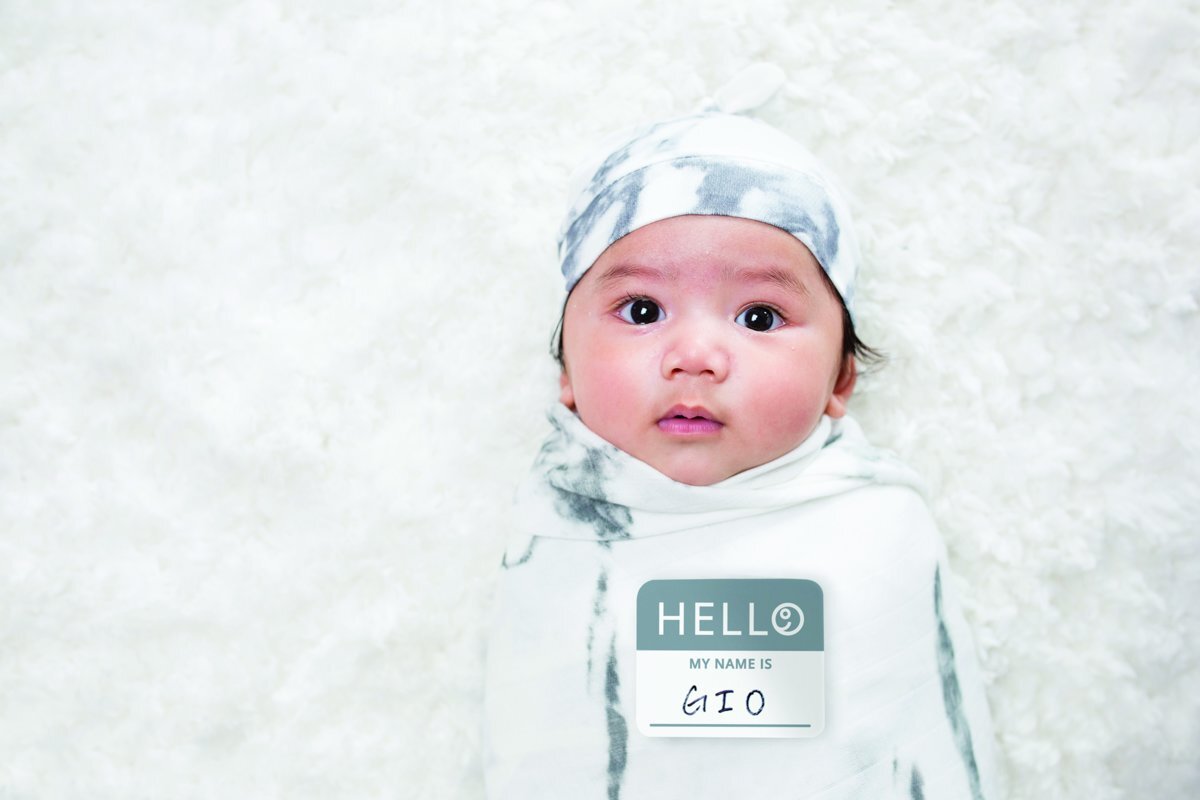 Lulujo Hello World Swaddle & Hat - Marble wit