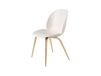GUBI Chaise Beetle alabaster white, structure en chêne laqué mat