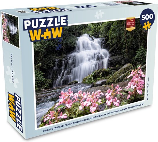 MuchoWow Puzzel Roze leeuwebekbloemen groeien voor een waterval in het nationaal park Phu Hin Rong Kla - Legpuzzel - Puzzel 500 stukjes