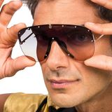 Chaks - Rapper-zonnebril, gouden montuur met getinte glazen | Accessoire voor festivals, carnaval en vrijgezellenfeesten, oversized bril met studs en randloos ontwerp