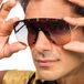 Chaks - Rapper-zonnebril, gouden montuur met getinte glazen | Accessoire voor festivals, carnaval en vrijgezellenfeesten, oversized bril met studs en randloos ontwerp