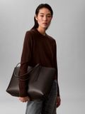 Calvin Klein Foil Logo Tote W/Pouch Lv04f3274g Tote Dames (1 stuk), zwart/geroosterde kokosnoot, Eén maat