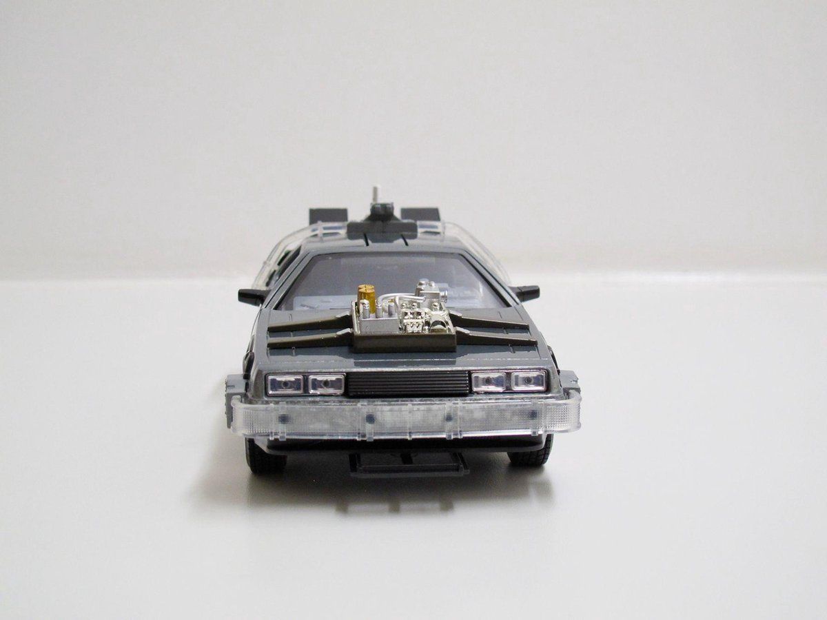 JADA 1/24 DeLorean "Back to the Future part III" met werkende lichten - Grijs