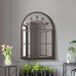 MirrorOutlet The Kirkby - Glazen wandspiegel met rustieke metalen frame in kerkvensterstijl, 89 x 69 cm, met zwarte achterkant, weerbestendig