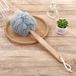 Bol Brosse de bain en bois avec long manche en filet doux gris à suspendre
