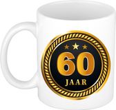 Bellatio Decorations 60 jaar thema koffiemok Medaille - jubileum - verjaardag - zwart met goud - Cadeau beker - 300 ml - keramiek - leeftijden