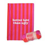 Fisura – Originele fleece deken “better late than ugly”, roze fleece deken en plaid voor bank en bed, zacht en warm fluweel, 180 x 130 cm stijlvolle woondeken