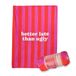 Fisura – Originele fleece deken “better late than ugly”, roze fleece deken en plaid voor bank en bed, zacht en warm fluweel, 180 x 130 cm stijlvolle woondeken