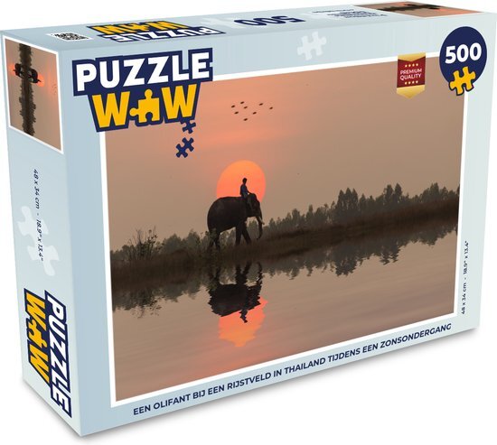 MuchoWow Puzzel Een olifant bij een rijstveld in Thailand tijdens een zonsondergang - Legpuzzel - Puzzel 500 stukjes