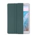 Amazon Brand Hoes voor iPad 9/8/7 (model 2021/2020/2019, 9./8./7e generatie), TPU Doorzichtige matte achterkant drievoudig standaard voor iPad 10,2 inch met penhouder, auto slaap/wakker, donkergroen