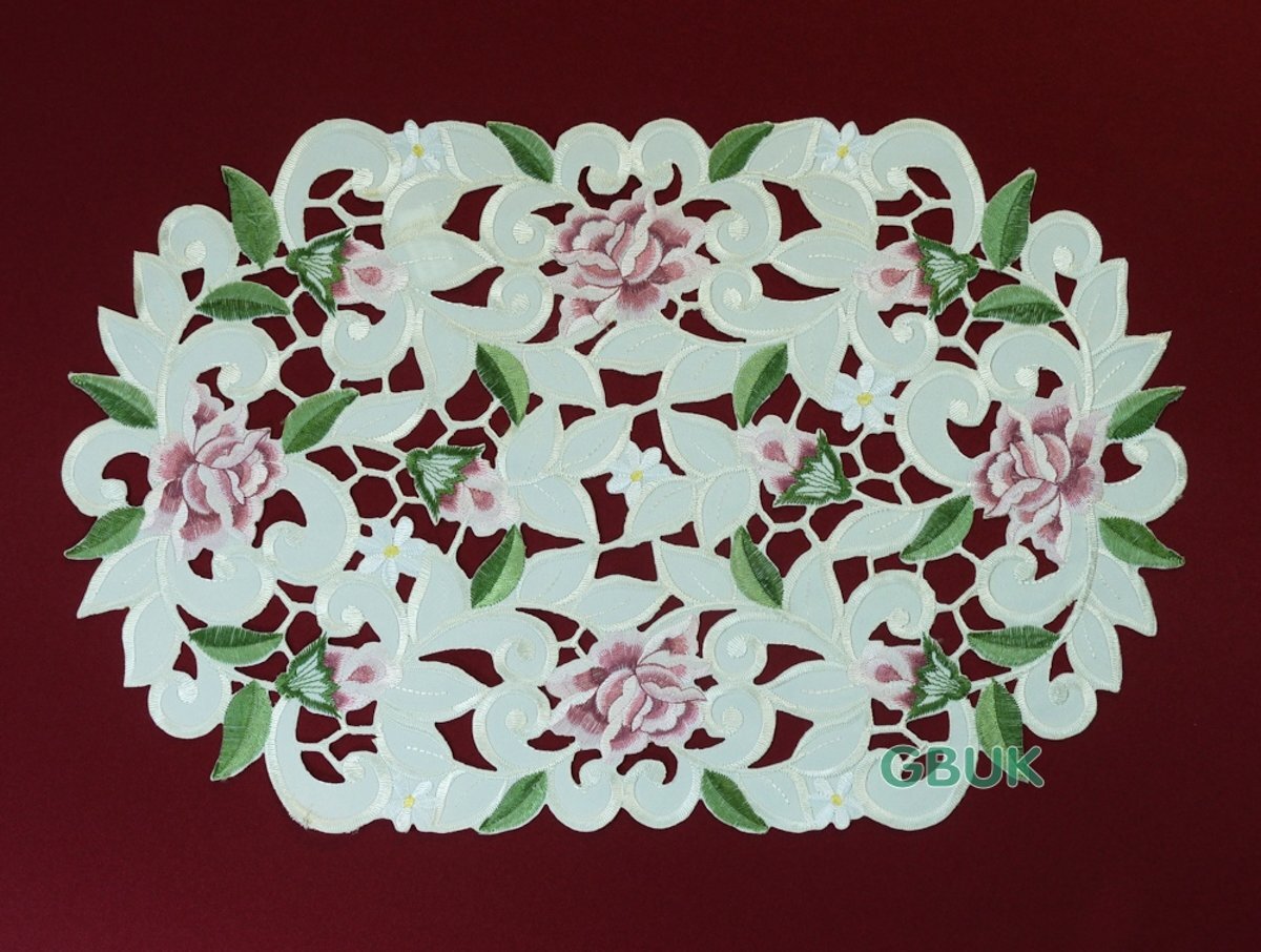 Tafelkleedjes.nl Tafelkleed - Opengewerkt met roze bloem - Loper 45 cm - 7662-RSZ