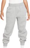 Nike K NSW CLUB FLC JGGR LBR Unisex Sportbroek - Grijs - Wit - Maat XS