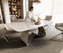 Edge Table à manger Edge bateau 200x100 cm céramique Onyx Champagne piètement en W métal finition effet titane