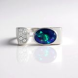 Cavill - Elegante Ring 925 Sterling Zilver Geplatiniseerd - Ethiopische Mezezo Opaal Ovaal 1,242 ct - Zirkonia Pavé 0,202 ct - Moderne Sieraden