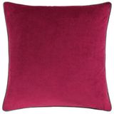 Paoletti Meridian Velvet Piped Feather Rich gevuld kussen