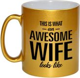 Bellatio Decorations Shoppartners Bv This is what an awesome wife looks like cadeau mok / beker - 330 ml - goudkleurig