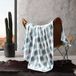 Wrangler - Sprei deken, zacht pluche fleece beddengoed, westerse decoratie voor bed of bank (Canyon Ikat blauw, 127 x 152 cm)