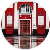 KuijsFotoprint Forex Wandcirkel - Rode Muren bij Wit Gebouw met Bruine Deuren - 60x60cm