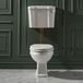 Hudson Reed Richmond Toilet met Laaghangend Reservoir en Satijn Koper Toilettrekker en Valpijp - Inclusief Witte Toiletzitting