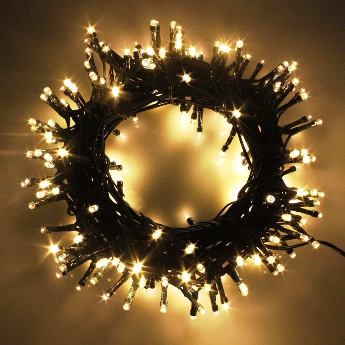 Solistech LED Kerstverlichting Buiten - 30M - Verlengbaar (60M/90M/120M) - 300 Lichtpuntjes - IP44 Waterbestendig - Warmwit 2700K - Donkergroene Kabel - Kerstboom Verlichting - Ook voor Tuin/Balkon/Terras Verlichting - 3,6 watt - Energiezuinig & Duurzaam