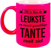 Bellatio Decorations Shoppartners Bv Dit is hoe de leukste en meest geweldige tante eruitziet cadeau mok / beker - neon roze - 330 ml - verjaardag / bedankje