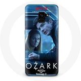 Maniacase Hoesje voor Samsung Galaxy A8 Plus Ozark Series Seizoen 4 Poster wendy byrde en marty byrde
