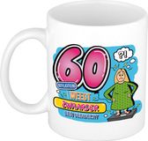 Bellatio Decorations cadeau mok - 60 weegt zwaarder dan verwacht - keramiek - 300 ml