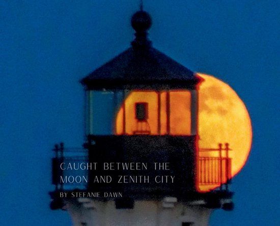 Caught Libri GmbH Caught Between the Moon and Zenith City Hardcover