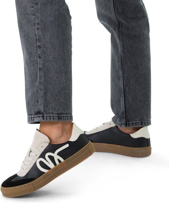 Manfield - Dames - Zwarte leren sneakers met suède details - Maat 36