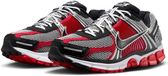 Nike Vomero 5 Metallic Silver / University Red / White / Black Maat 43