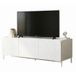 Meuble TV Design 55 Pouces 3 Portes 4 Niches Blanc Pieds Métal L 135 H 50.5 P 38.5 cm