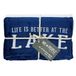 Pavilion Gift Company Life Is Better At The Lake-Blue & White Plaid, geborduurd, 127 x 152 cm, blauw