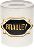 Bellatio Decorations Shoppartners Bv Spaarpot met voornaam Bradley - wit - met goud/zwart embleem - 8 x 9 cm - keramiek - met afsluitdop - cadeau verjaardag
