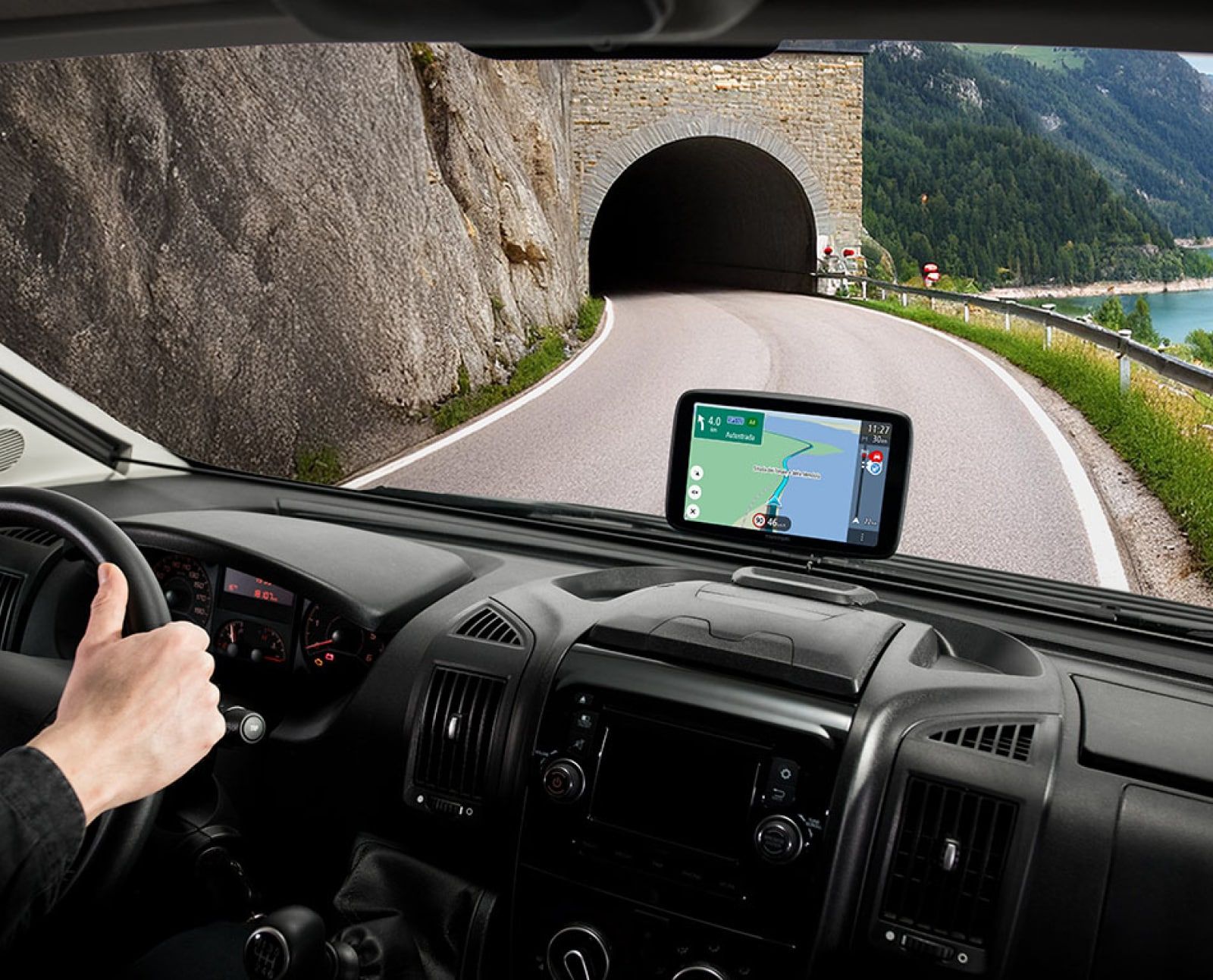 TomTom GO Camper Tour 2nd GEN - Campernavigatie - 6 inch - Europa - 32 GB - Zwart