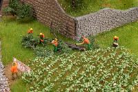 Faller - 1/87 BOSARBEIDERS MET MODERN MATERIEEL