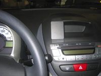 Brodit ProClip Peugeot 107/ Citroen C1/ Toyota Aygo 06-14 - Center Mount - Black