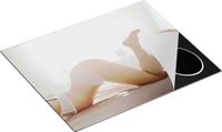 Chefcare Inductie Beschermer Vrouw in Bed - 65x55 cm - Multicolor