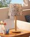 EDISHINE lampe de nuit avec base en bois massif, abat-jour en tissu avec imprimé floral vintage, lumière blanc chaud 2700K, lampe de table LED avec douille E27 pour la chambre à coucher