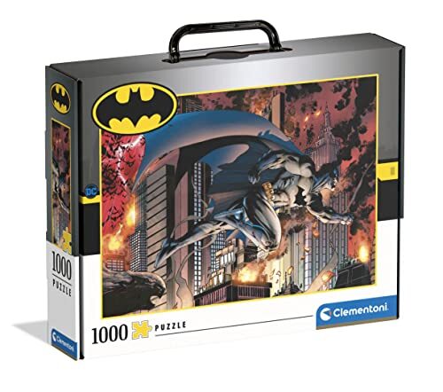 Clementoni 39678 Batman in Suitcase-puzzel, 1000 stukjes voor volwassenen en kinderen vanaf 10 jaar, behendigheidsspel voor het hele gezin, meerkleurig, medium