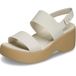 Crocs Brooklyn Sky Sandal dames sandalen – lichtgewicht comfort – beige (212250)