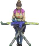NOCH 10425 H0 Strijkende vrouw figuren Geverfd, Staand