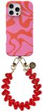 AVY Hoesje Met Telefoonkoord | Geschikt voor Apple iPhone 15 Pro | Compatibel met MagSafe | Hard Shell Back Cover | Stijlvol Bijpassend Koord 30CM | Rose Hearts | Roze