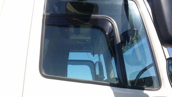 Heko Daf CF euro 6 getinte windgeleiders zijwindschermen raamgeleiders bouwjaar 2004 - 2024 set a 2 stuks raamspoilers fenders visors windgeleiders pasvorm