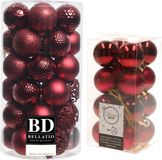 Decoris Shoppartners Bv Kerstversiering kunststof kerstballen donkerrood 4-6 cm pakket van 53x stuks