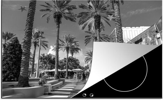 KitchenYeah® Inductie beschermer 77x51 cm - Drukte op Lincoln Road in Miami Beach - zwart wit