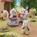 Sylvanian Families Figurine, Famille Panthère des neiges, 4 articulations, avec scooter des neiges et skis