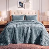 Tribeca Living Florence Fluwelen Oversized Effen Quilt Set, Haze Blue, King