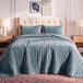 Tribeca Living Florence Fluwelen Oversized Effen Quilt Set, Haze Blue, King
