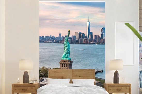 Nr1Wallpaper Behang - Fotobehang Vrijheidsbeeld met de skyline van New York - Breedte 195 cm x hoogte 300 cm