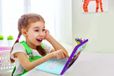 Lexibook Frozen tweetalig pratende educatieve laptop met 170 activiteiten (85 in elke taal), groot scherm van 6,7" in het Engels en Duits